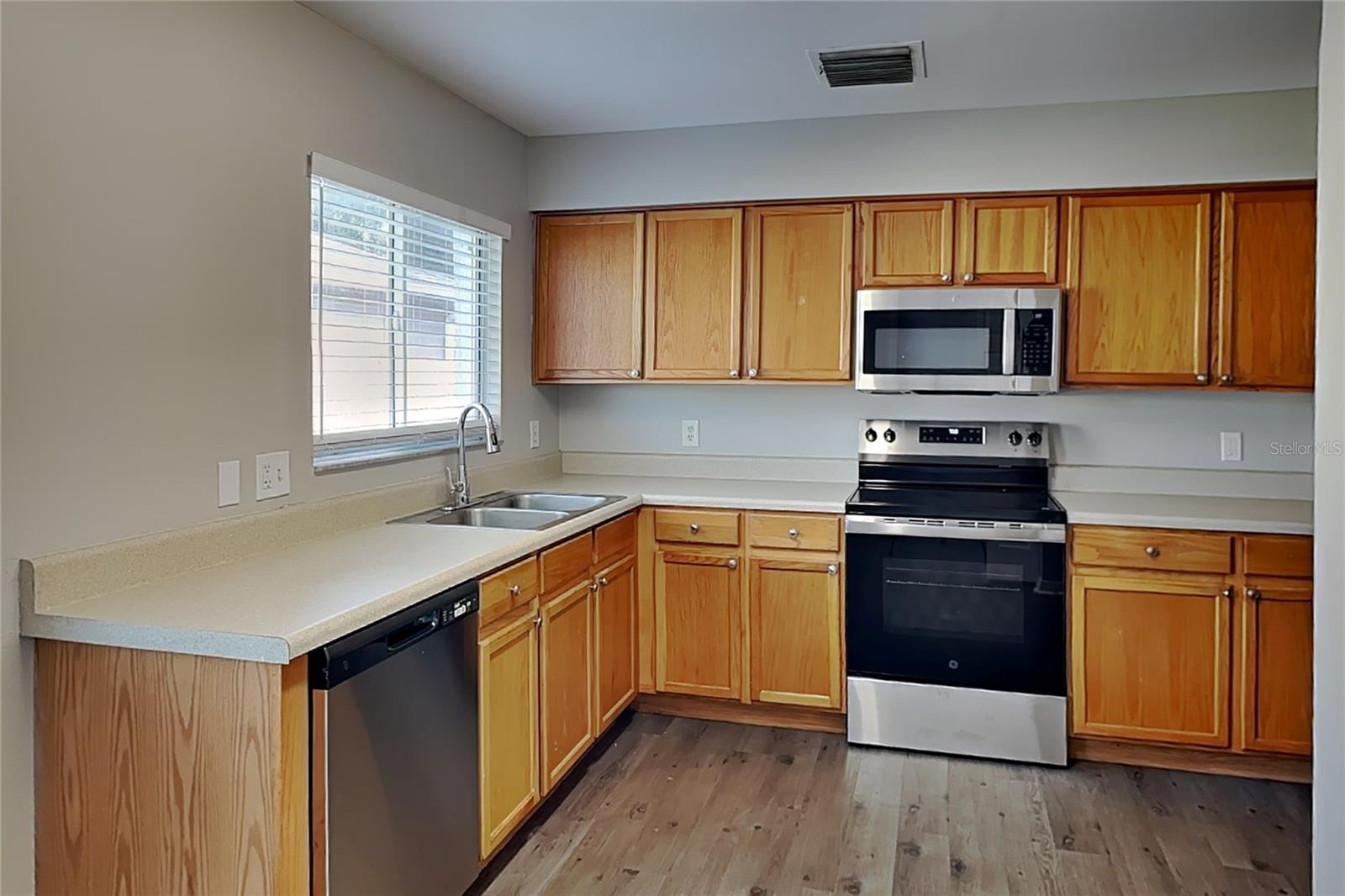O6439613 Property Photo 5