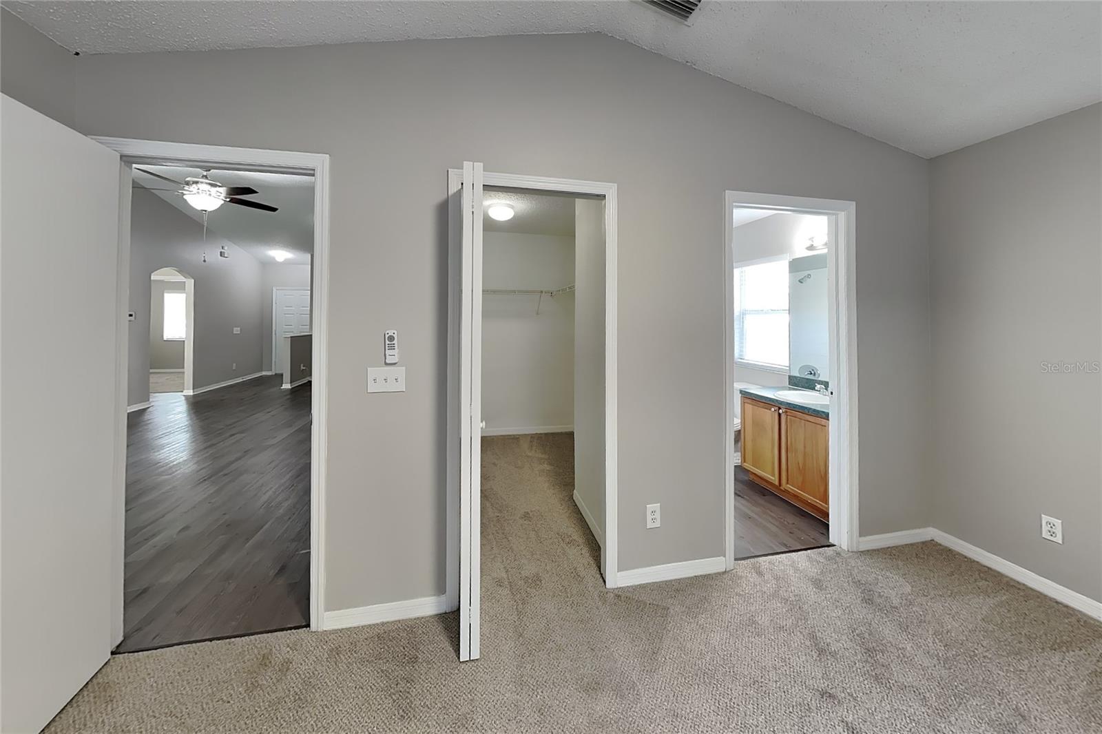 O6439613 Property Photo 7