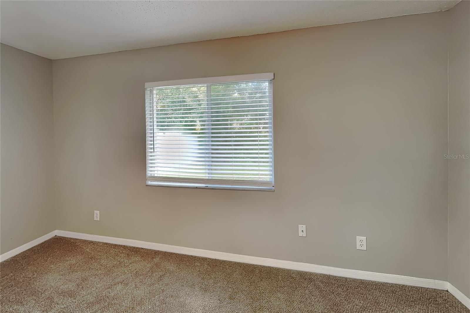O6439613 Property Photo 8