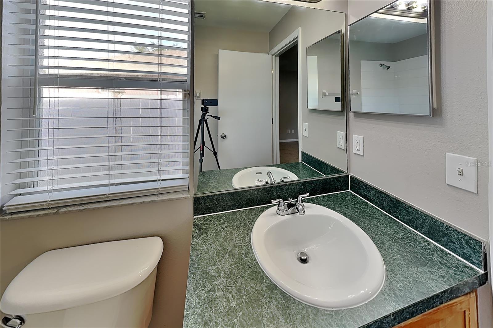O6439613 Property Photo 10