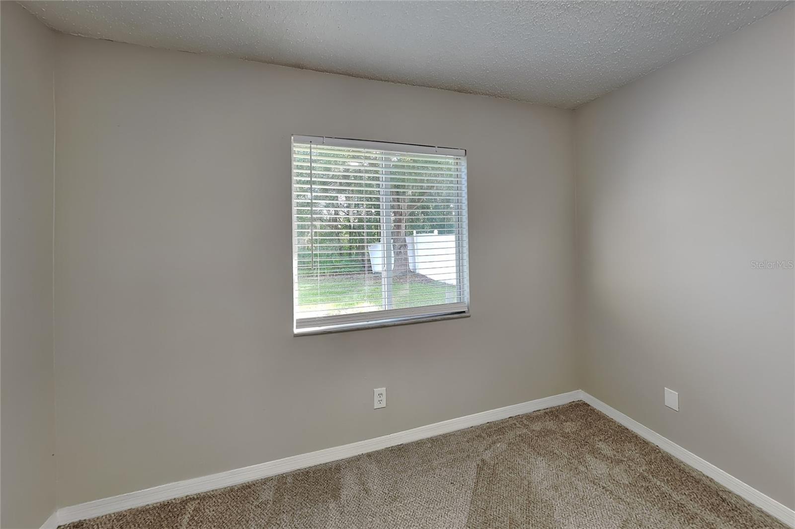 O6439613 Property Photo 12