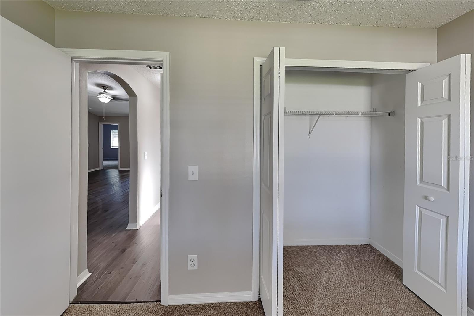 O6439613 Property Photo 13