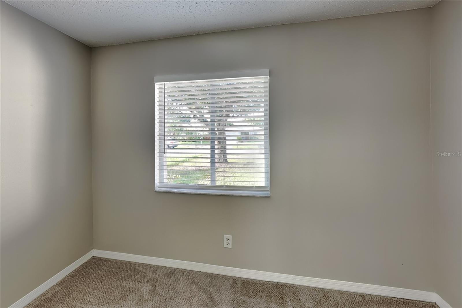 O6439613 Property Photo 14
