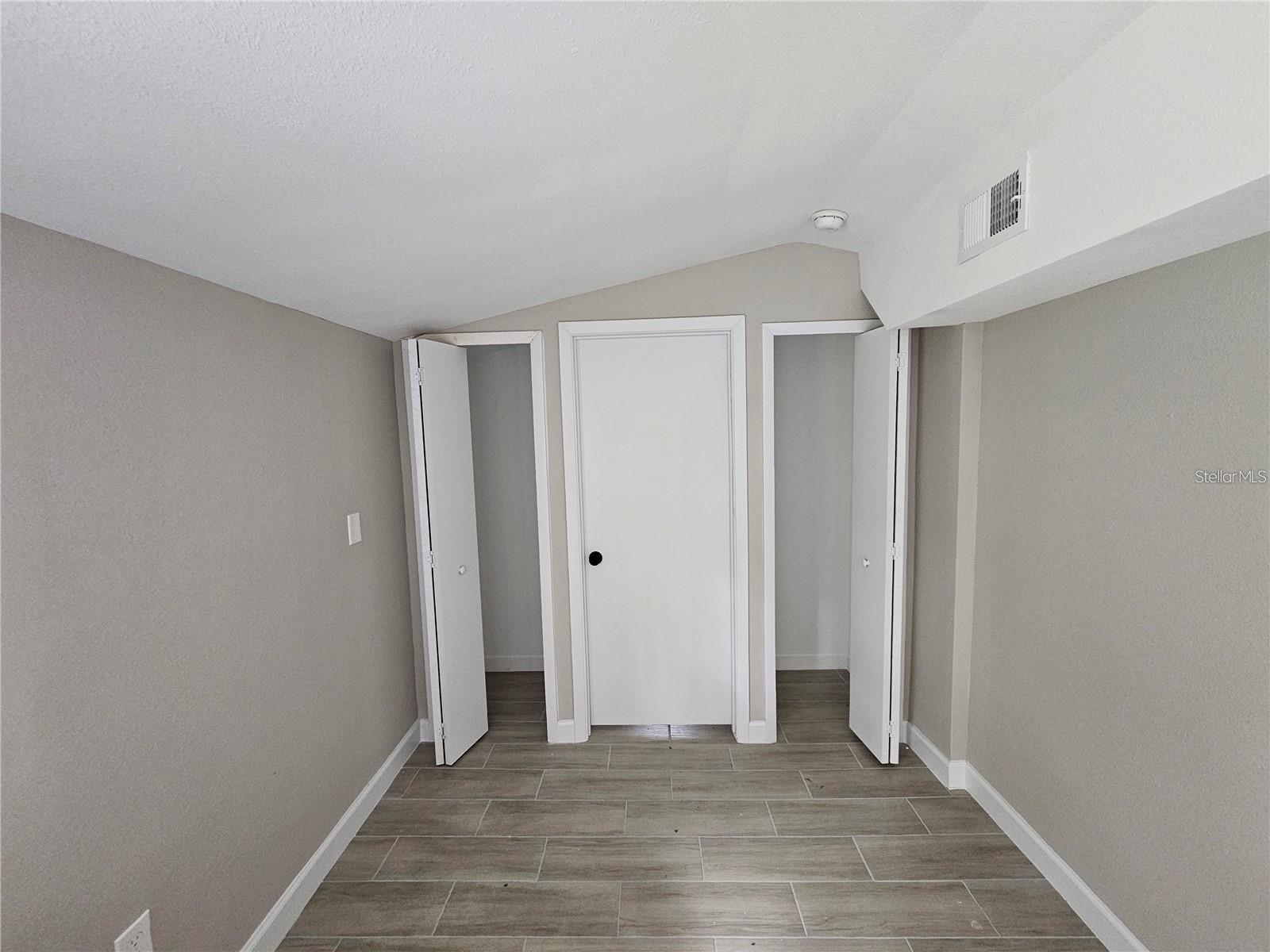 1501 E Kaley St Property Photo 2