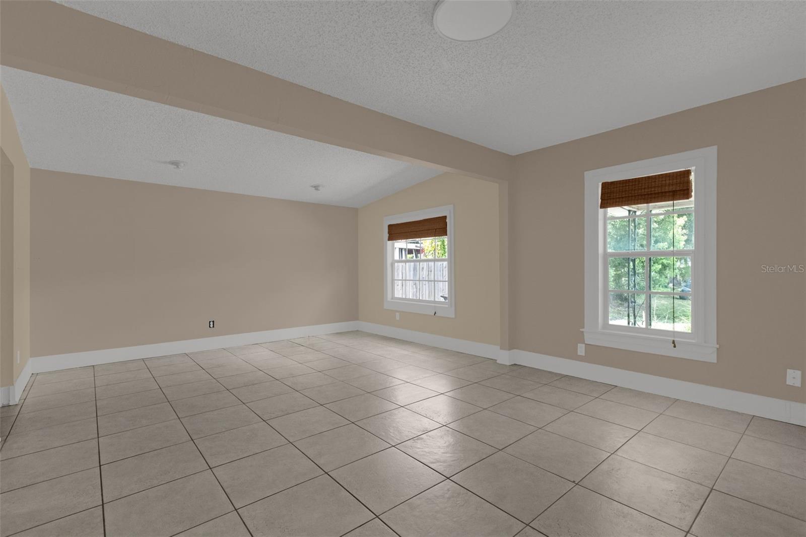1232 E Livingston St Property Photo 6