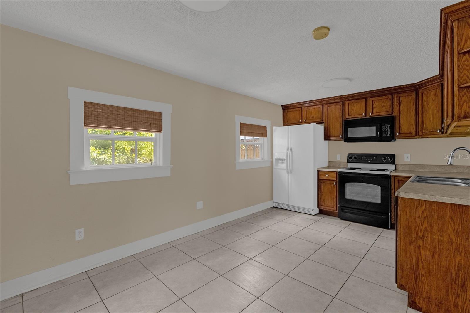 1232 E Livingston St Property Photo 15