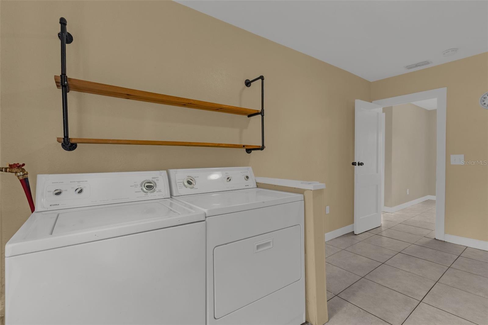 1232 E Livingston St Property Photo 27