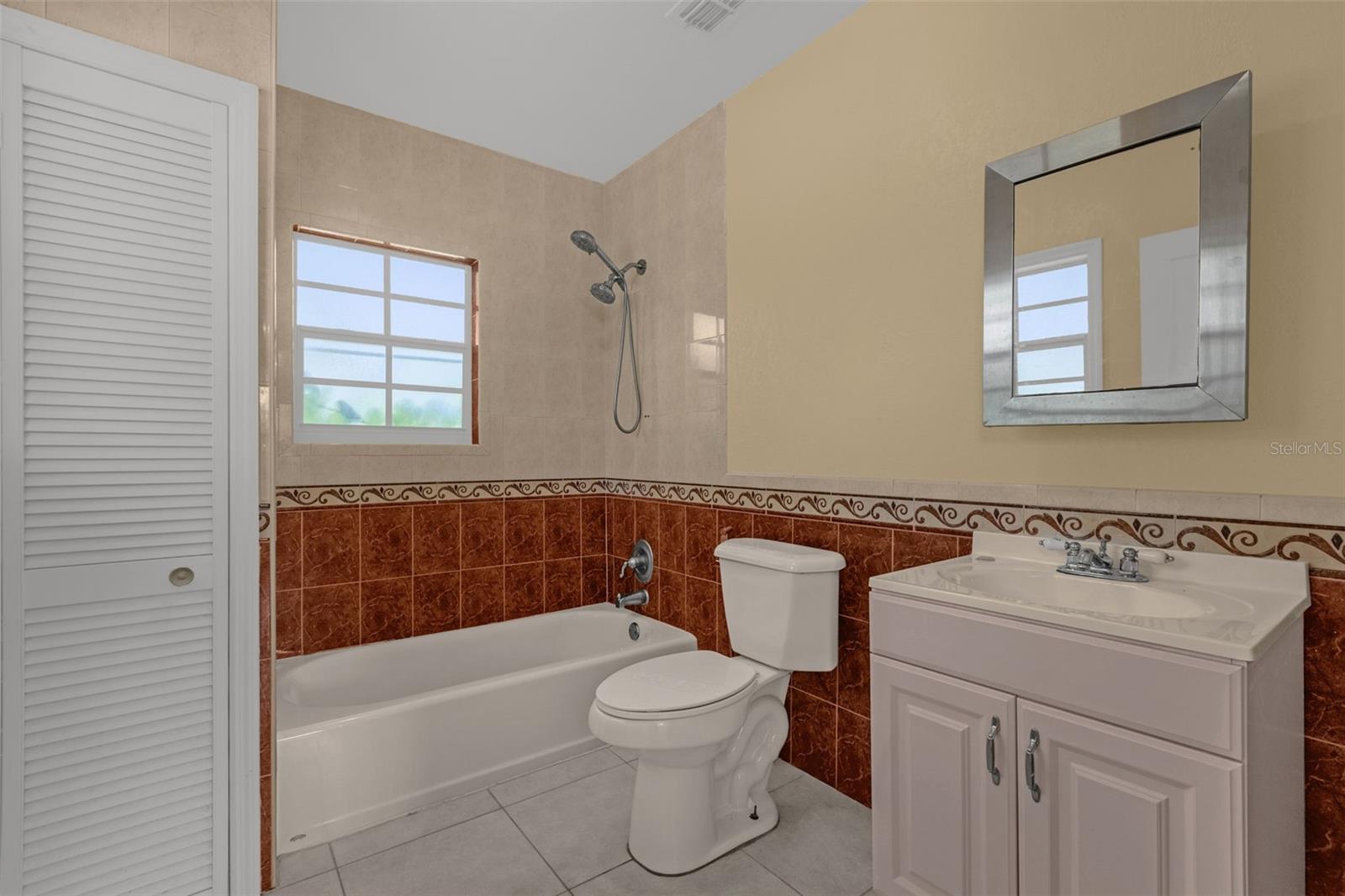 1232 E Livingston St Property Photo 32