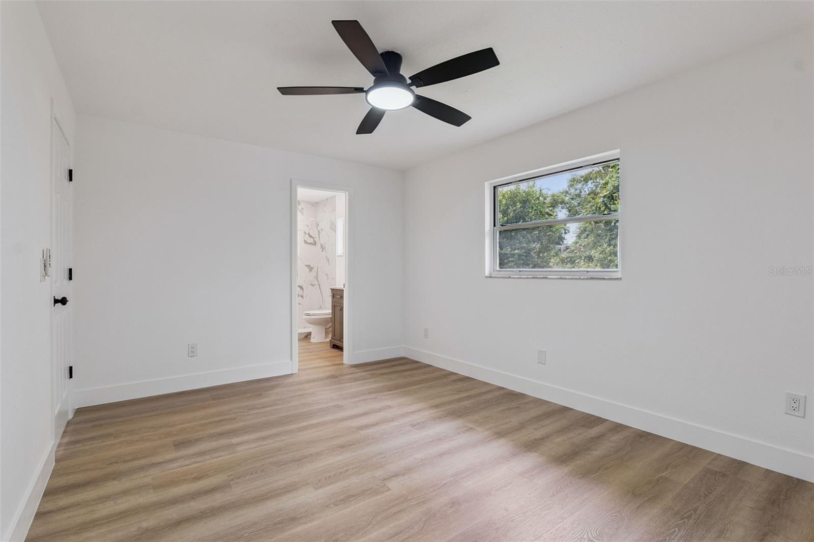 1102 Magdalena Ave Property Photo 12