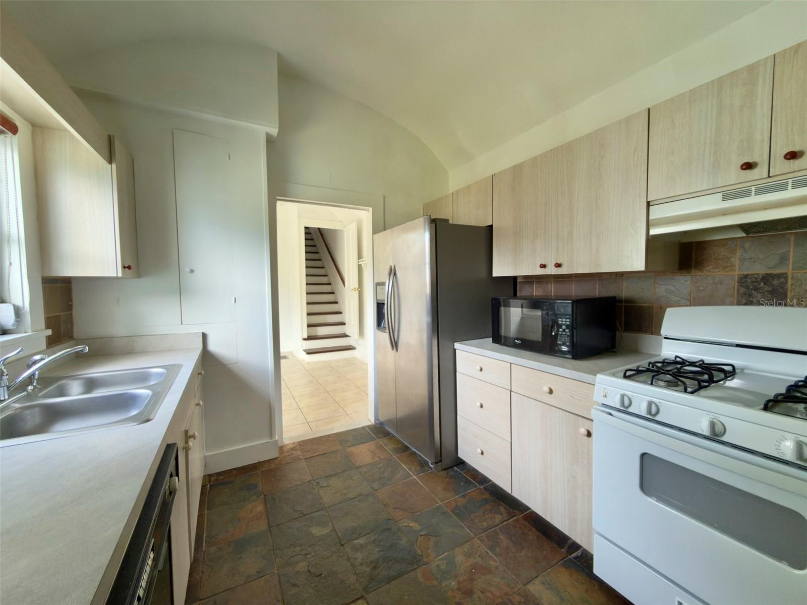 21 S Mary St Property Photo 6