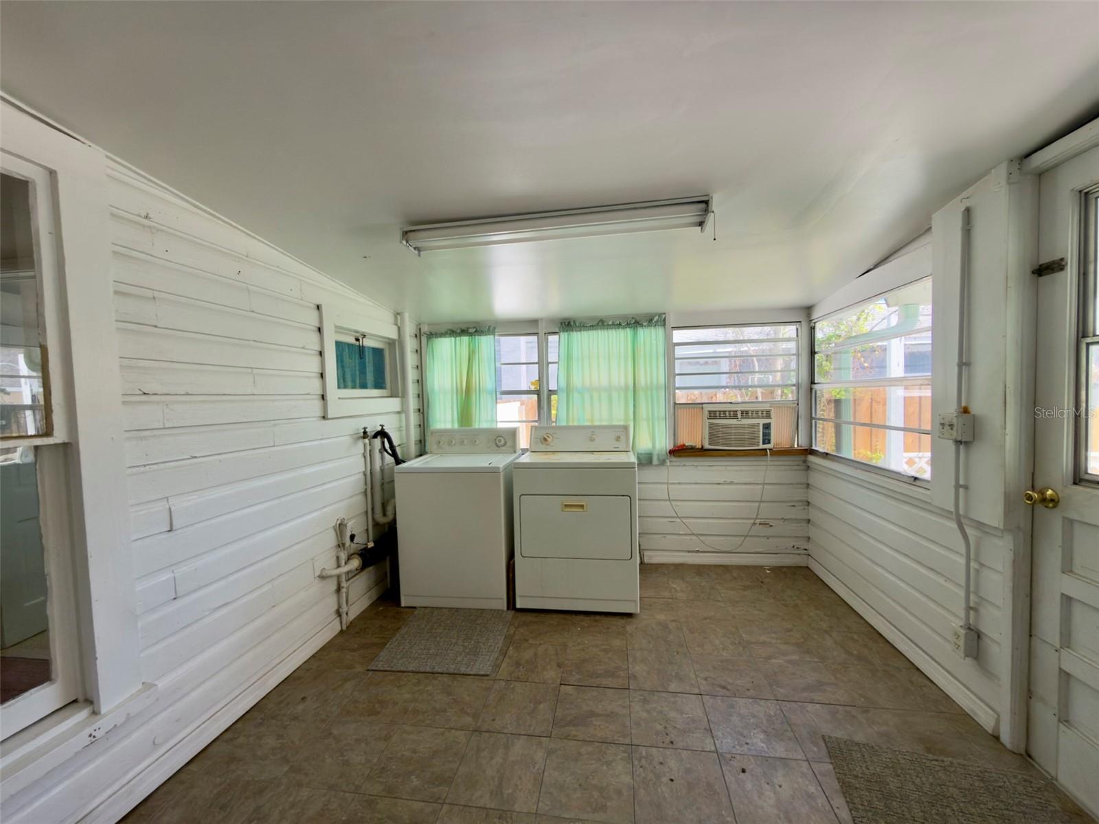 21 S Mary St Property Photo 18