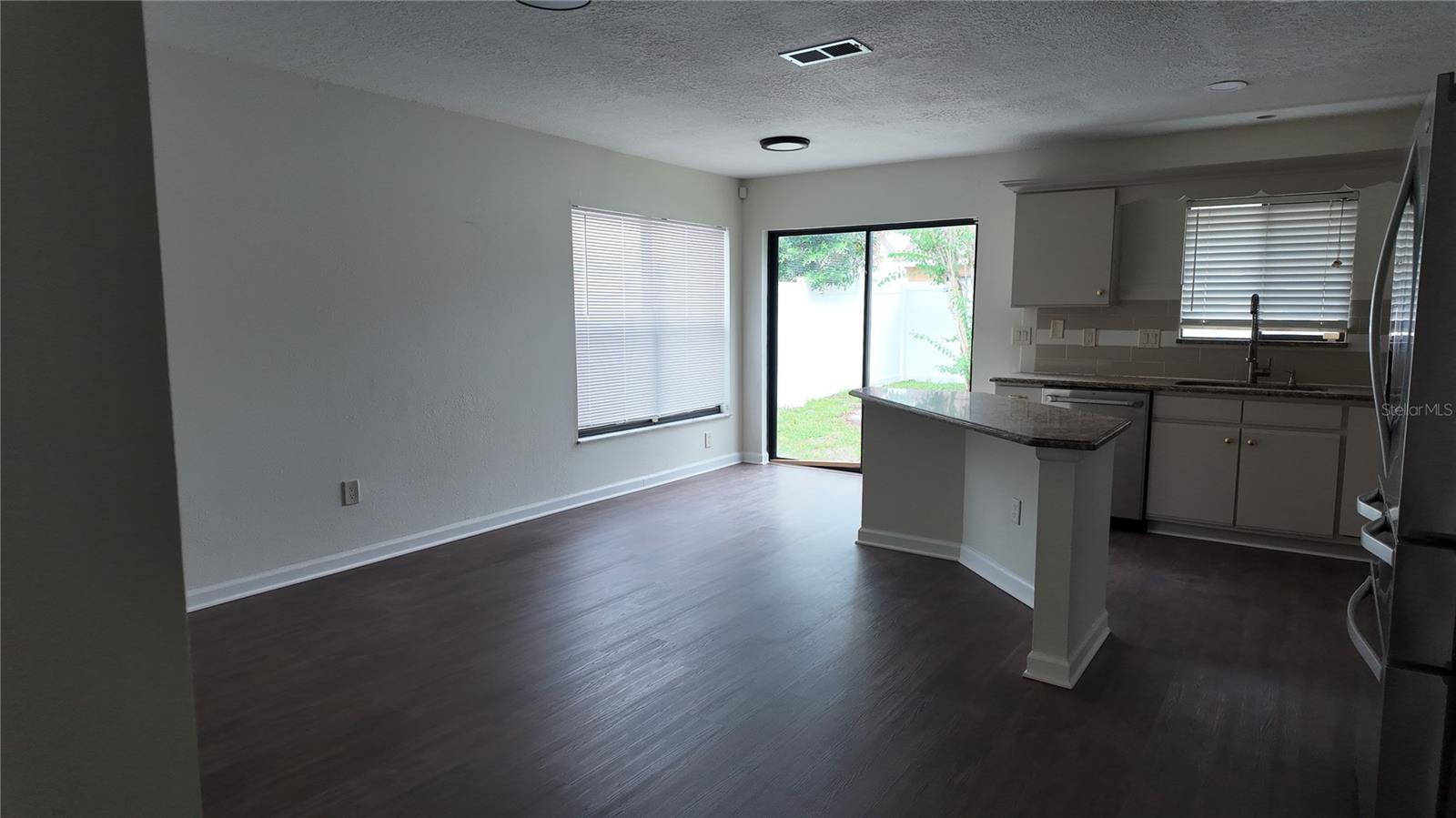 1025 Hornbeam St Property Photo 3