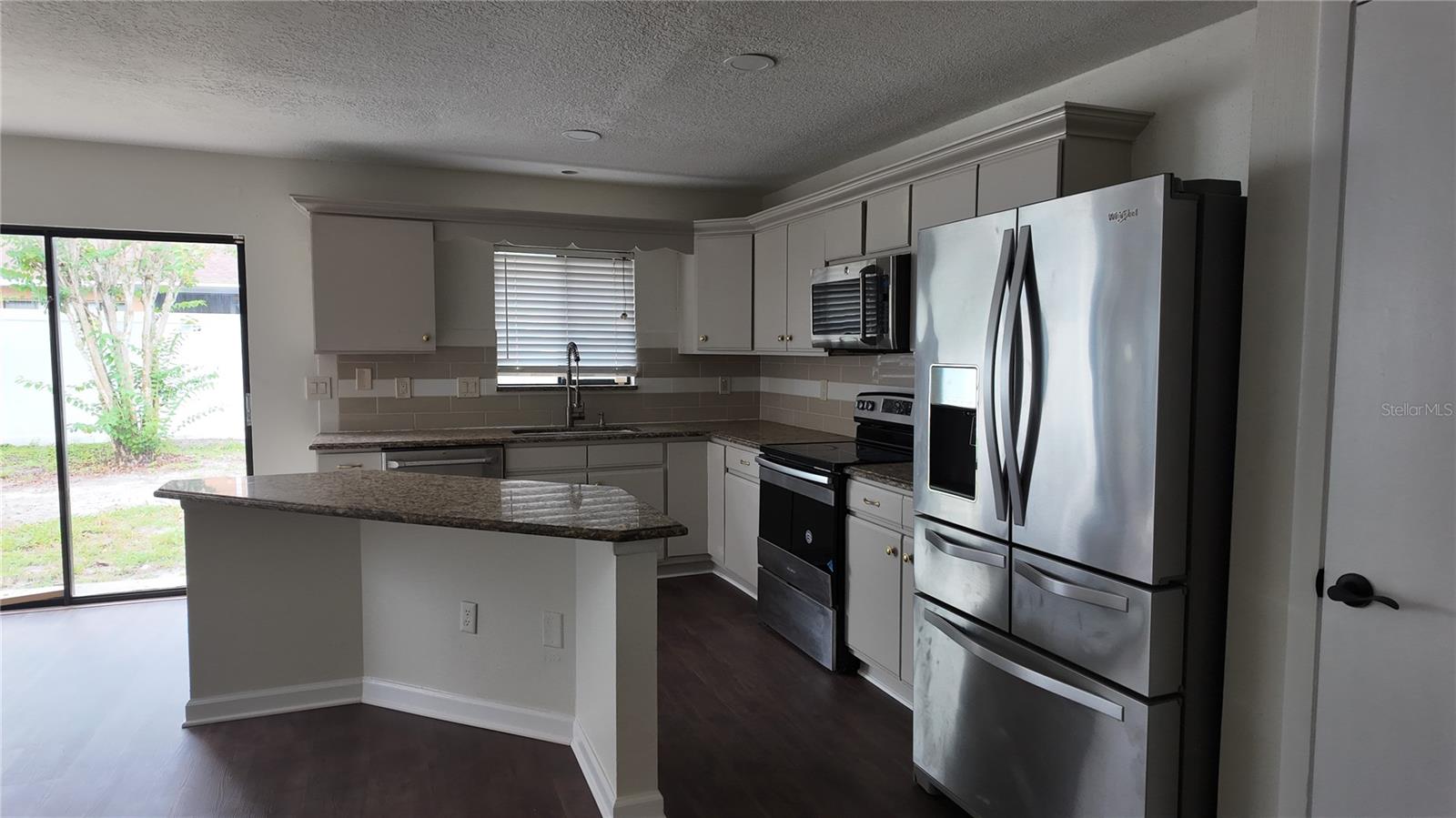 1025 Hornbeam St Property Photo 4