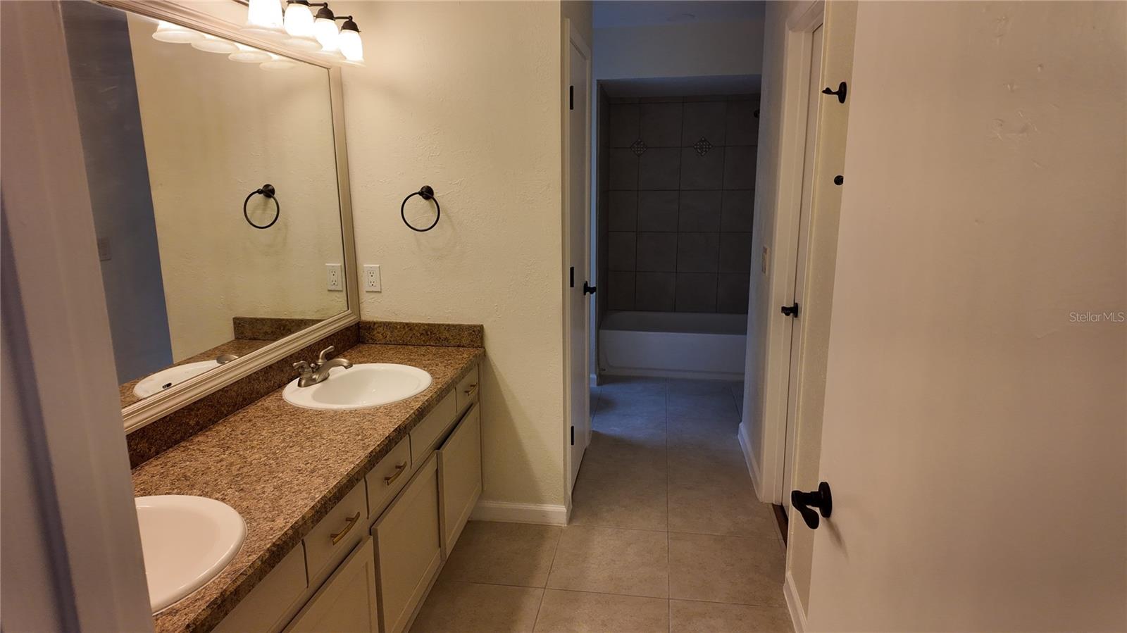 1025 Hornbeam St Property Photo 6