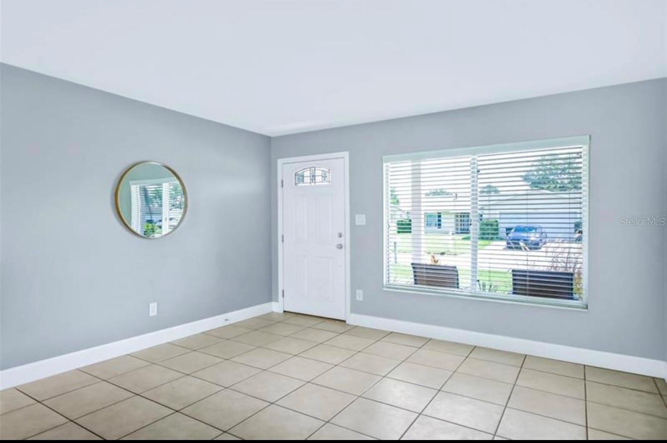 10526 Linger Ln Property Photo 6