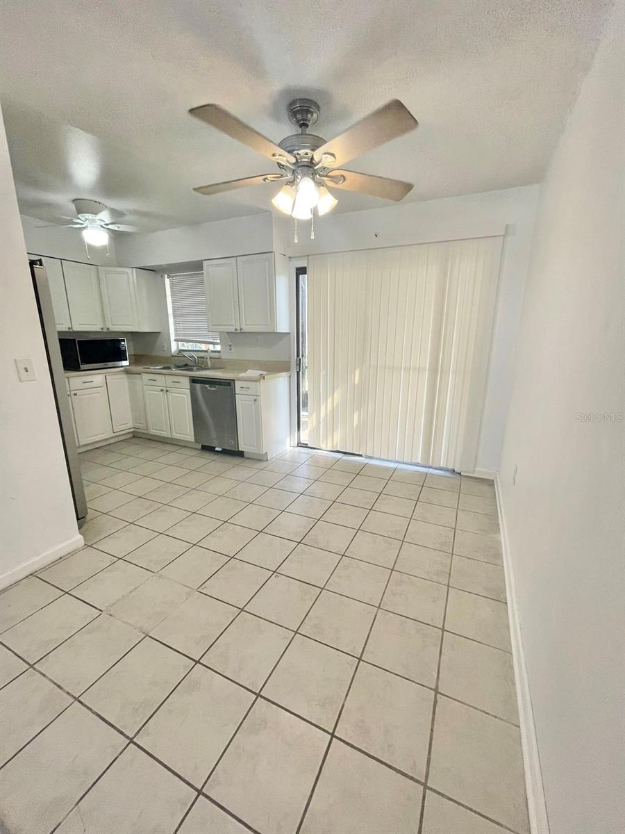 1920 E Edgewood Dr #d11 Property Photo 5