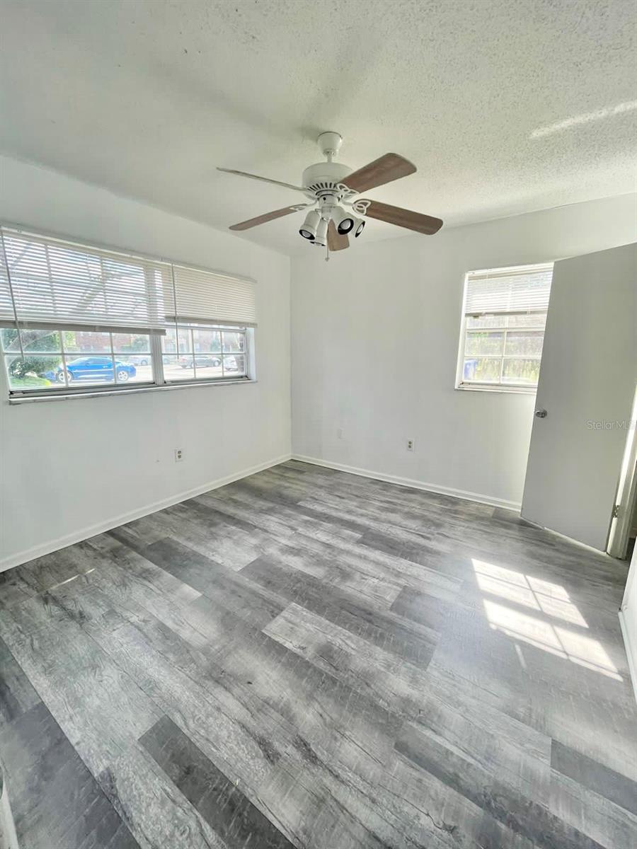 1920 E Edgewood Dr #d11 Property Photo 11
