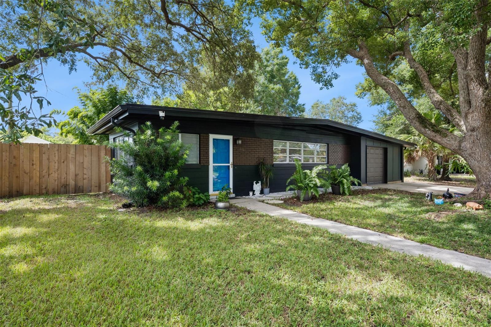 2626 AMBERGATE RD Property Photo 1