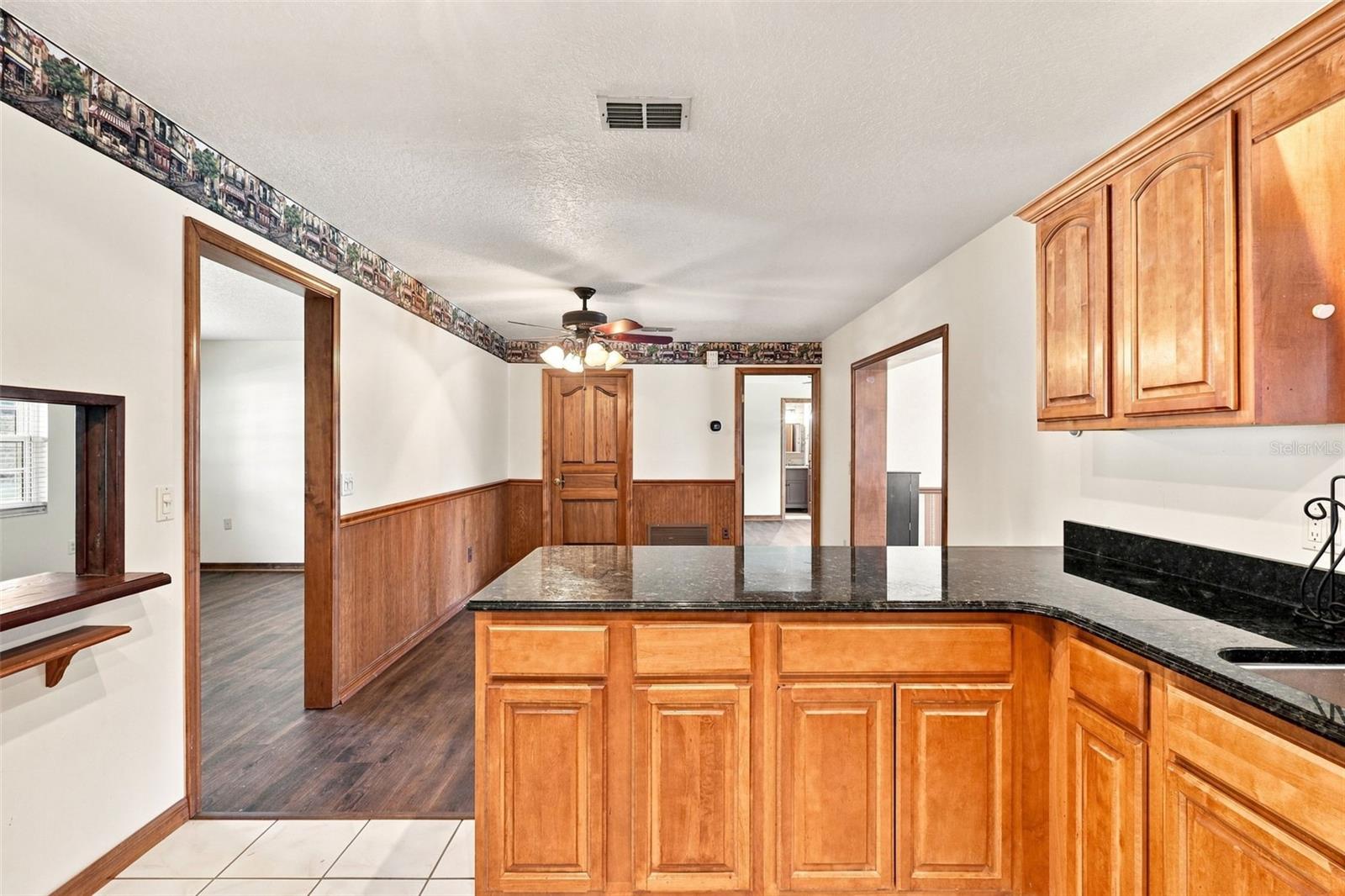 625 Pearl Rd Property Photo 8