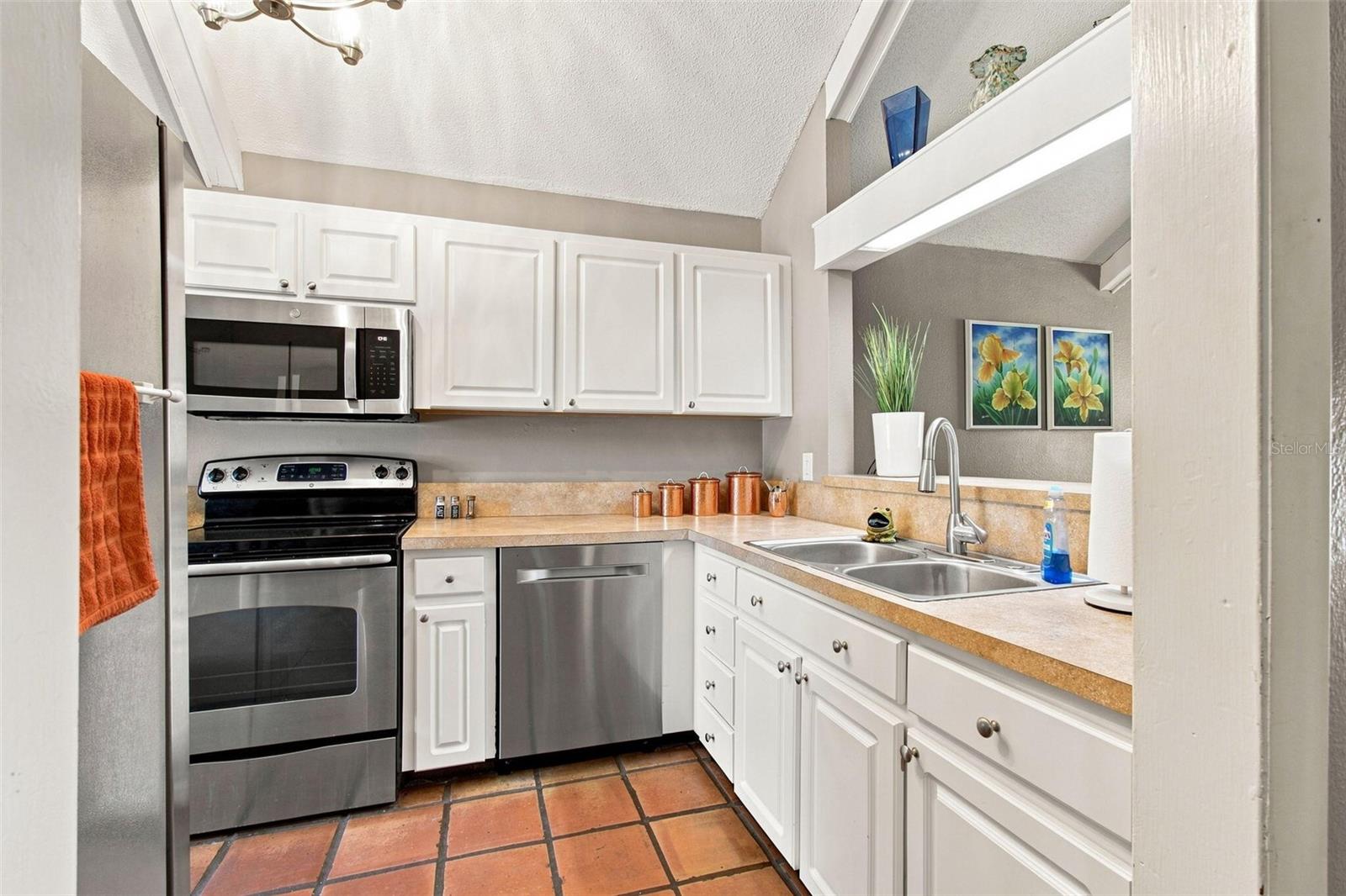 4130 Muriel Pl #5-c Property Photo 3