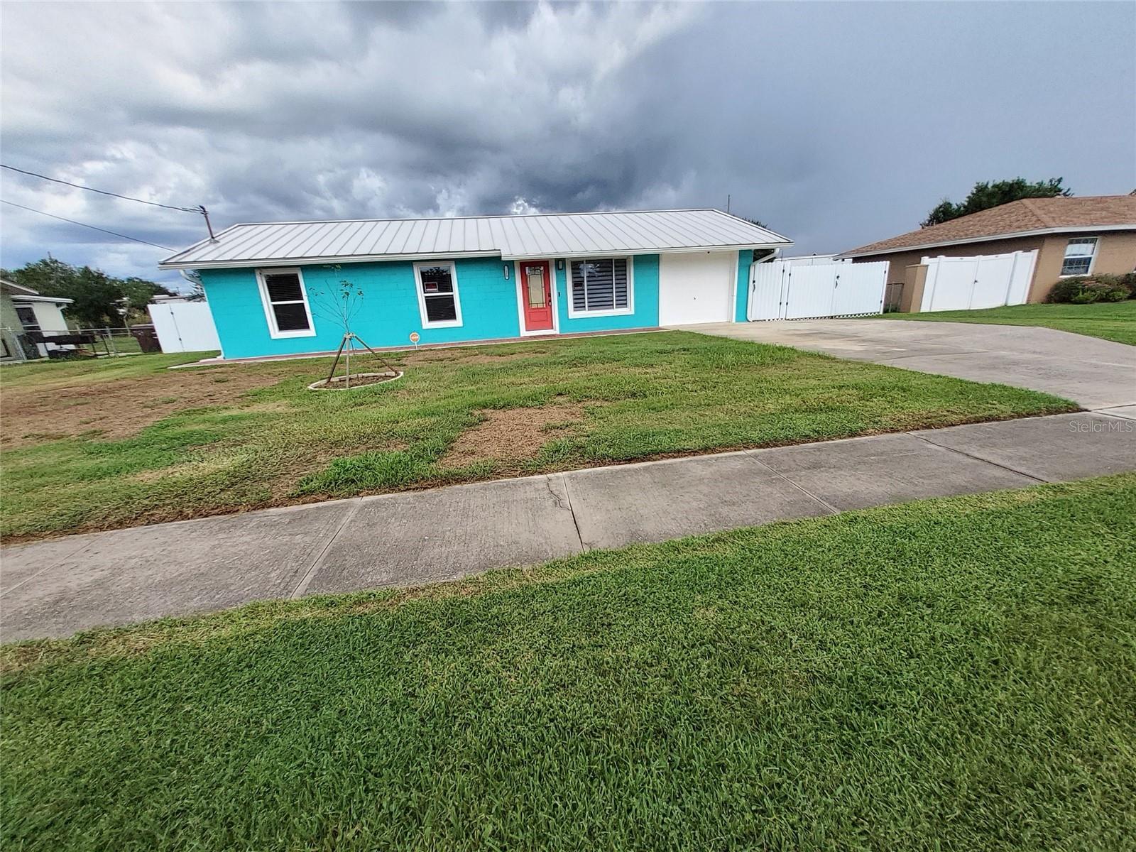 1319 Manor Dr Property Photo 1