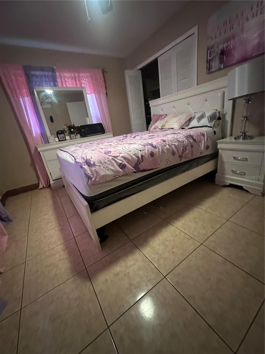 1827 Applewood Ct Property Photo 3