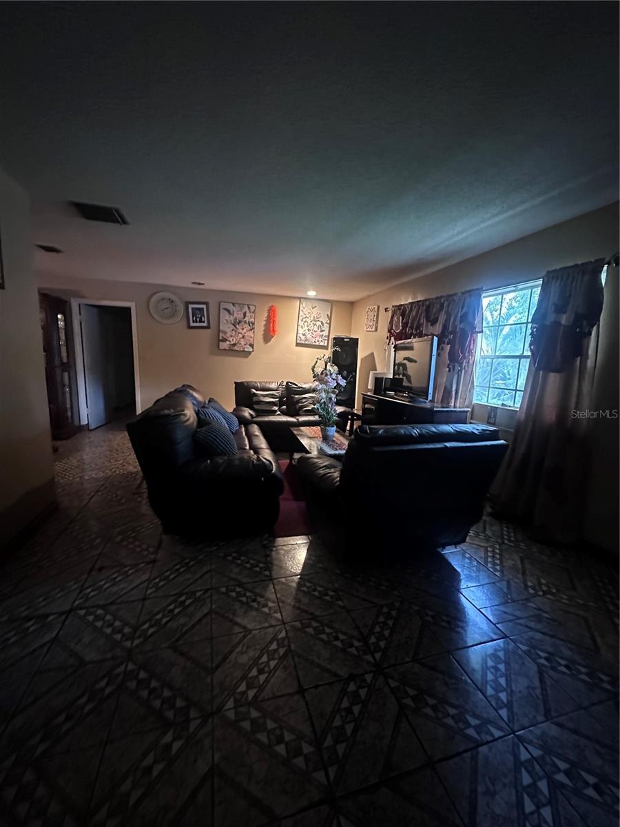 1827 Applewood Ct Property Photo 9