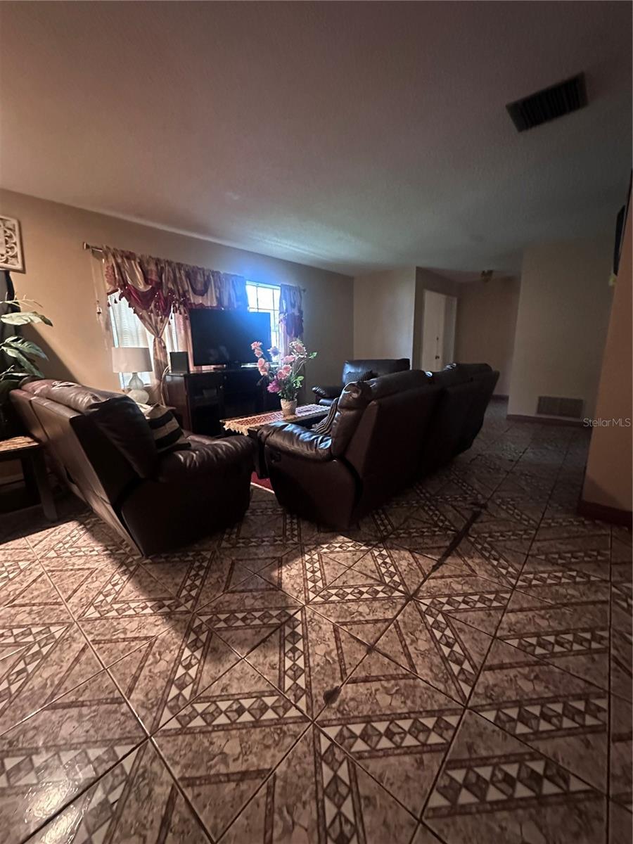 1827 Applewood Ct Property Photo 10