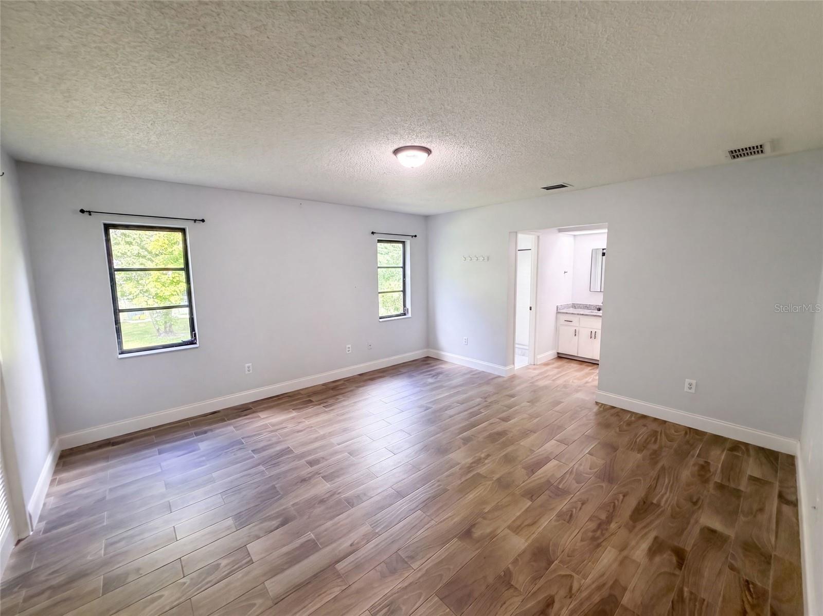 15 Shumard Ct E Property Photo 4