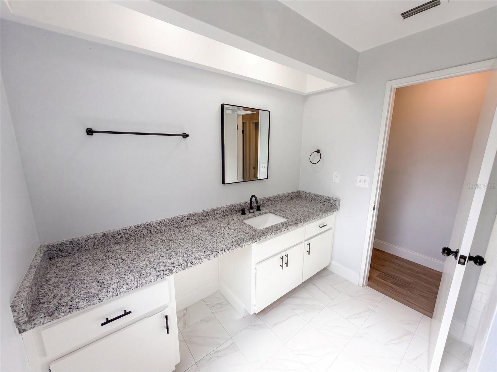 15 Shumard Ct E Property Photo 13