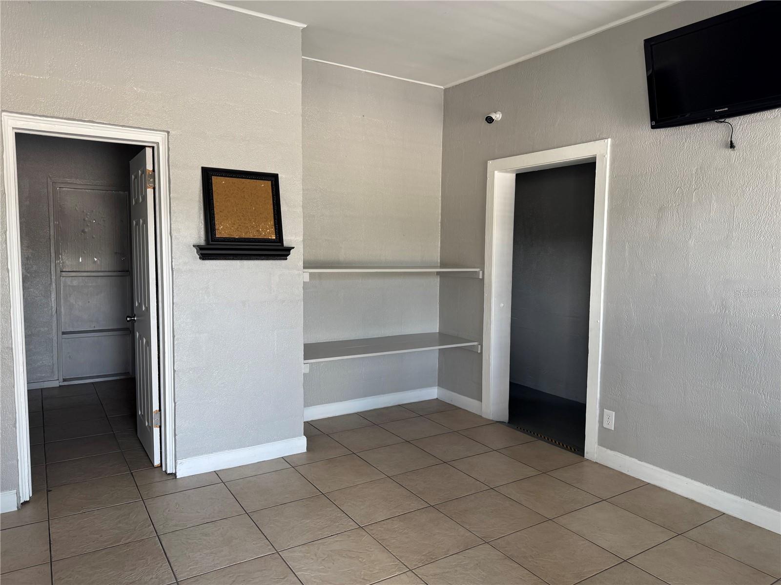 2315 W Old Us Highway 441 Property Photo 6