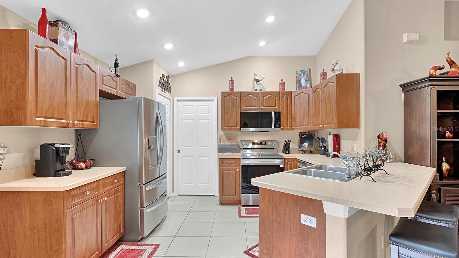 252 Dirksen Dr Property Photo 4