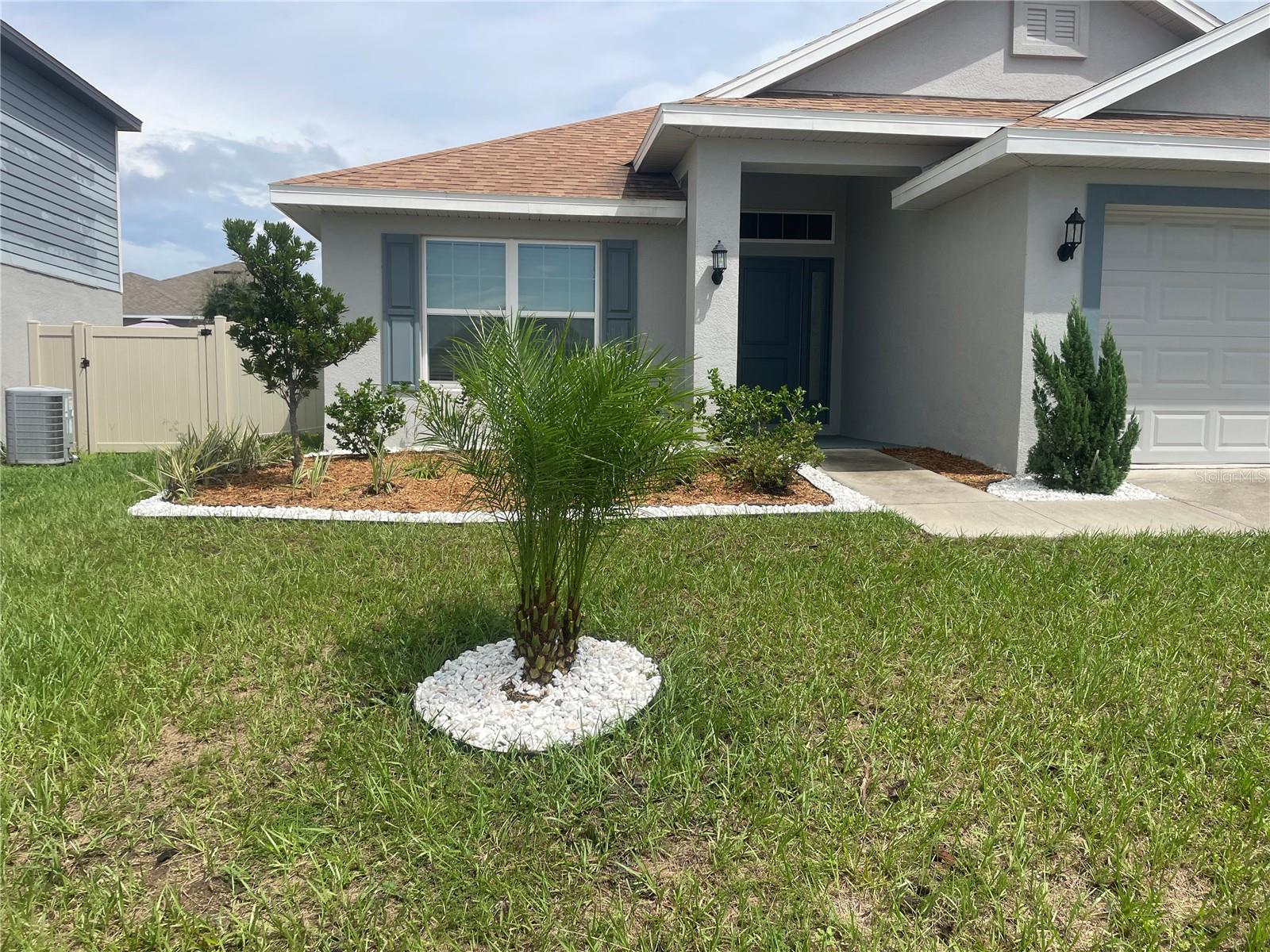 O6439800 Property Photo 2
