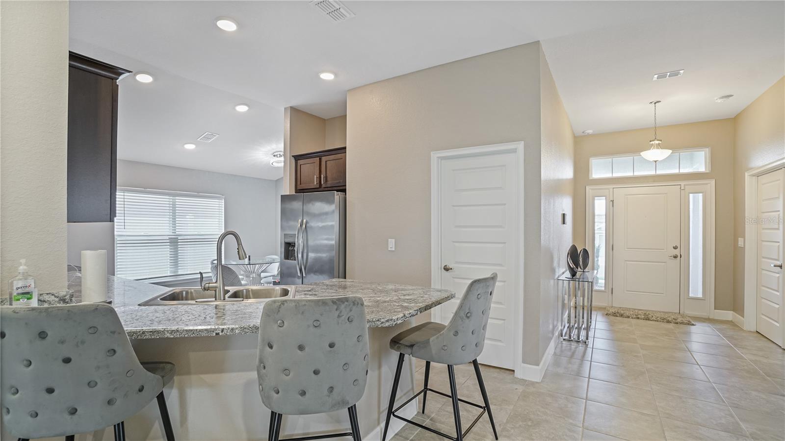 O6439800 Property Photo 3