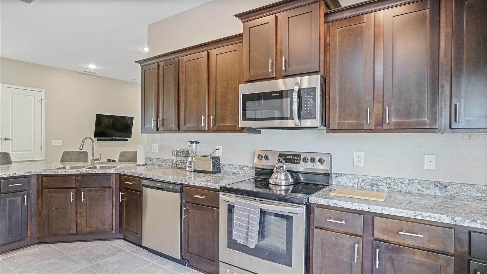 O6439800 Property Photo 6