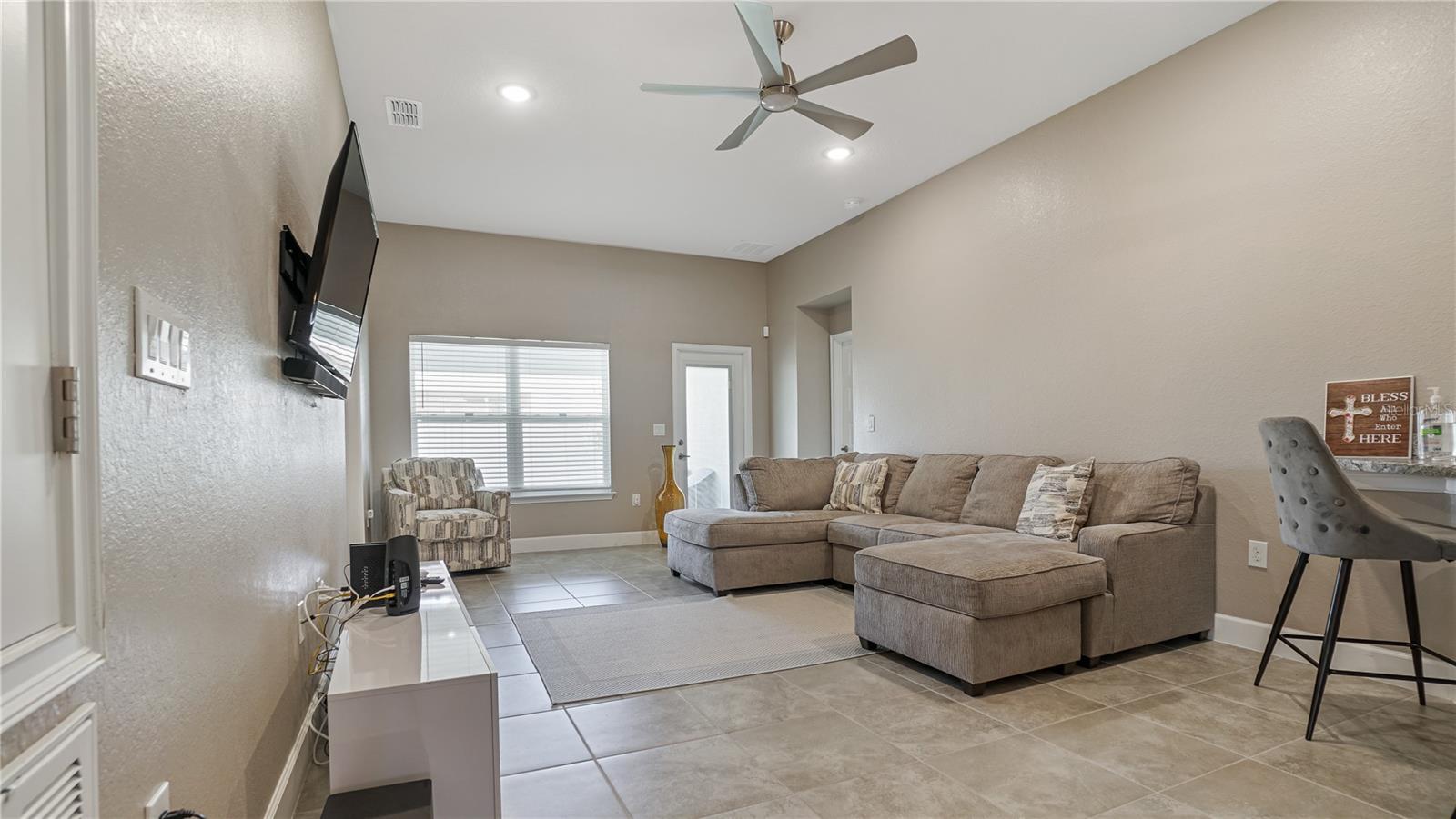 O6439800 Property Photo 9