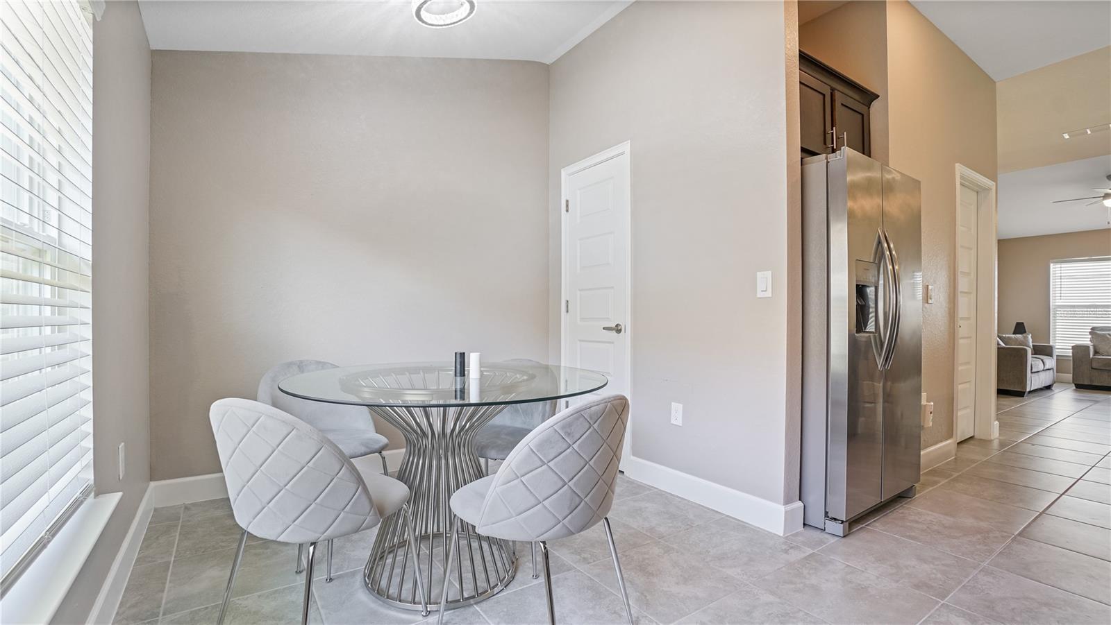 O6439800 Property Photo 12