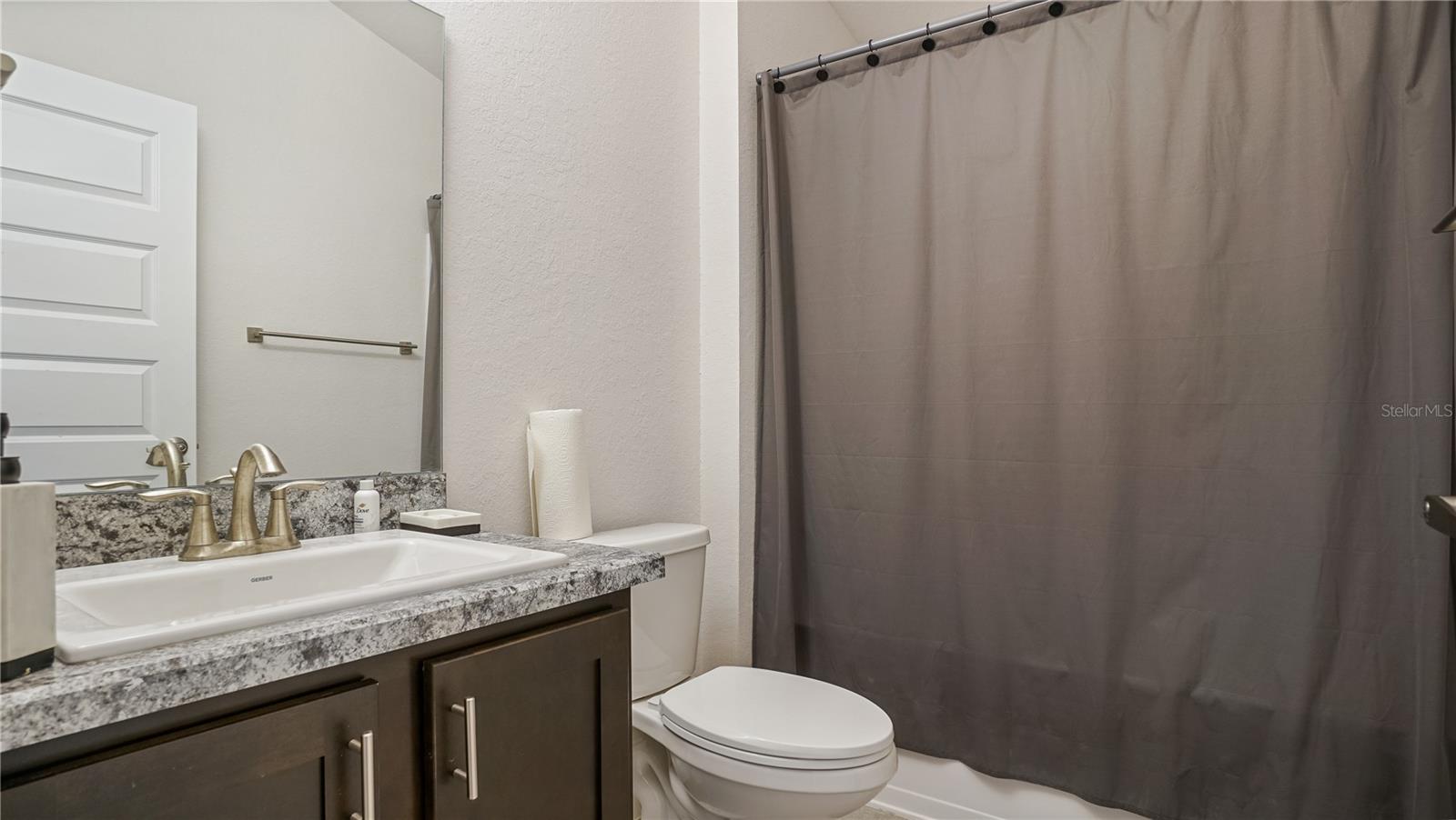 O6439800 Property Photo 16