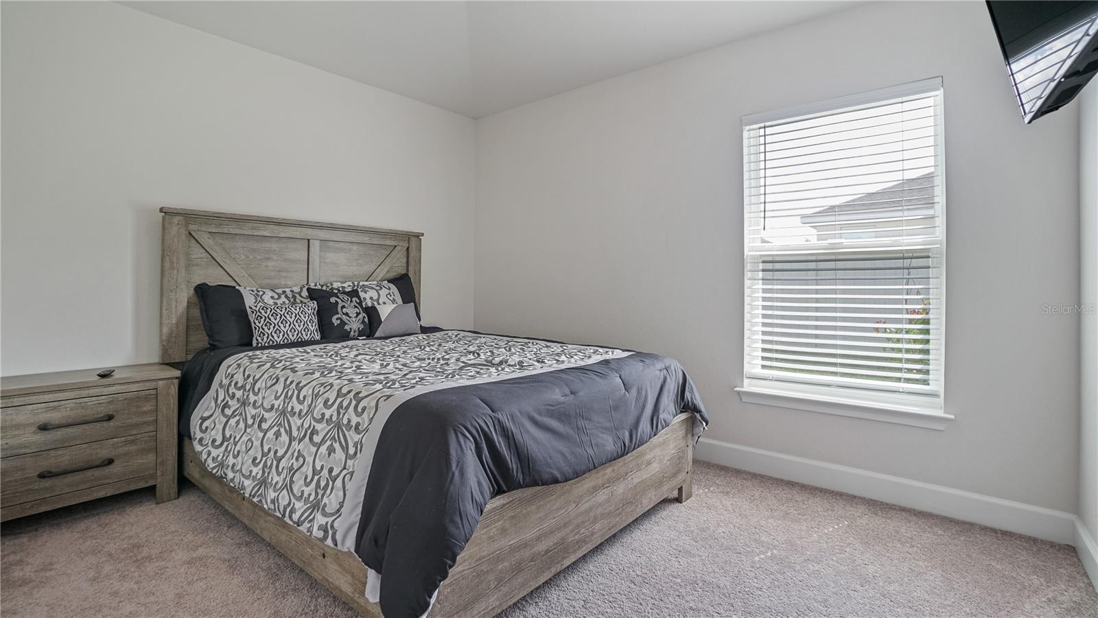 O6439800 Property Photo 18