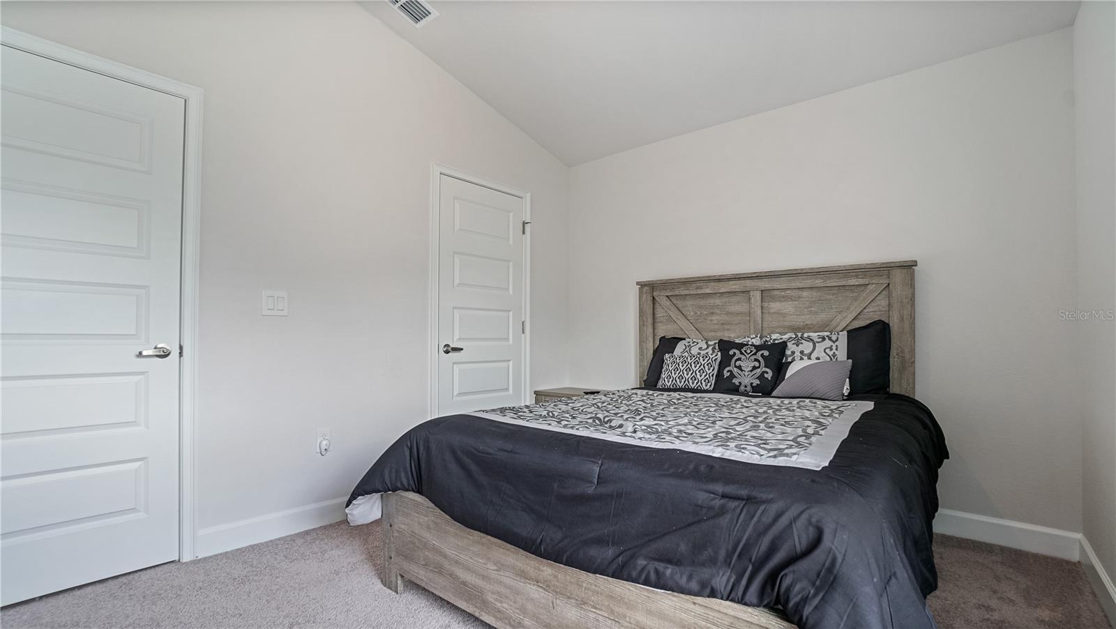O6439800 Property Photo 19