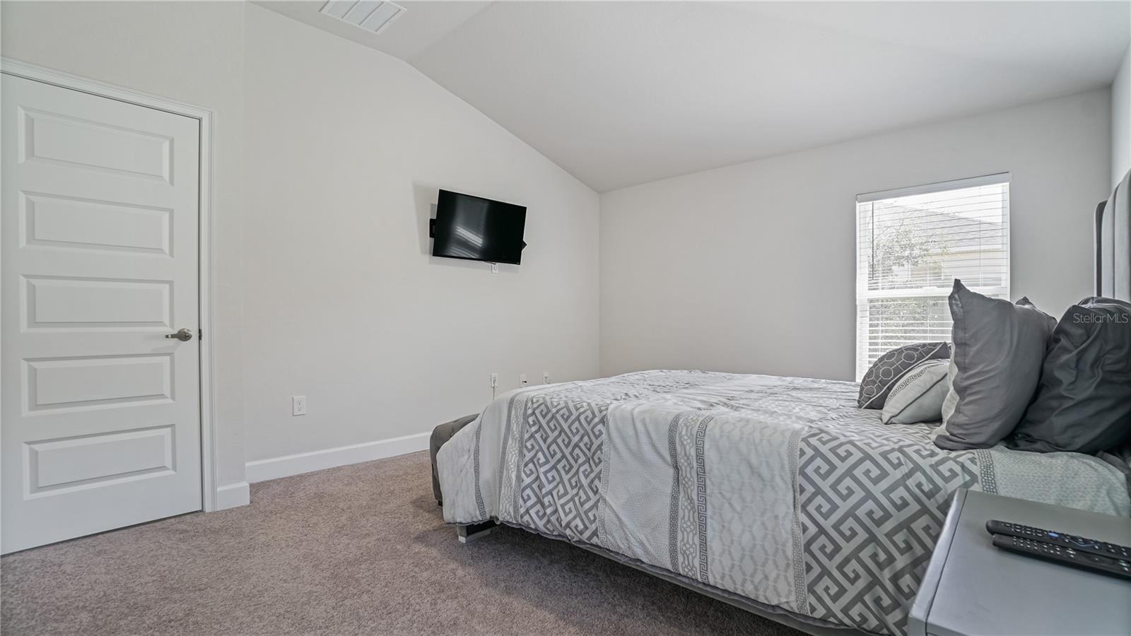 O6439800 Property Photo 23