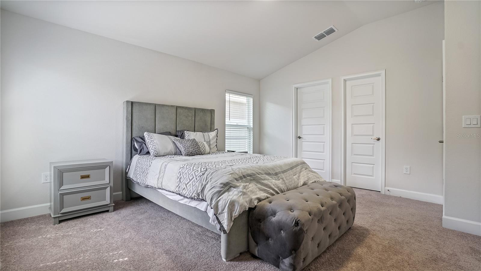 O6439800 Property Photo 24