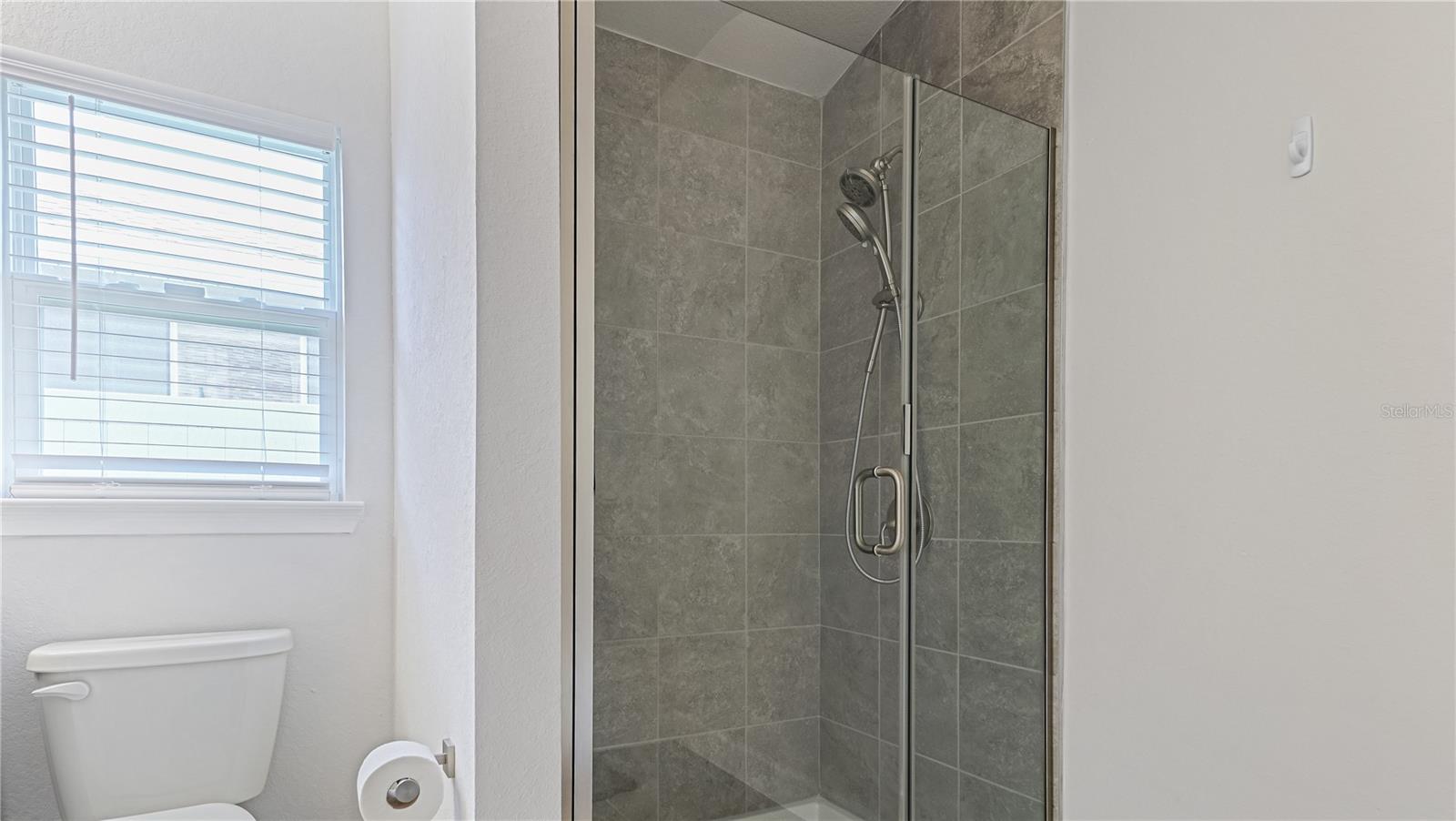 O6439800 Property Photo 27