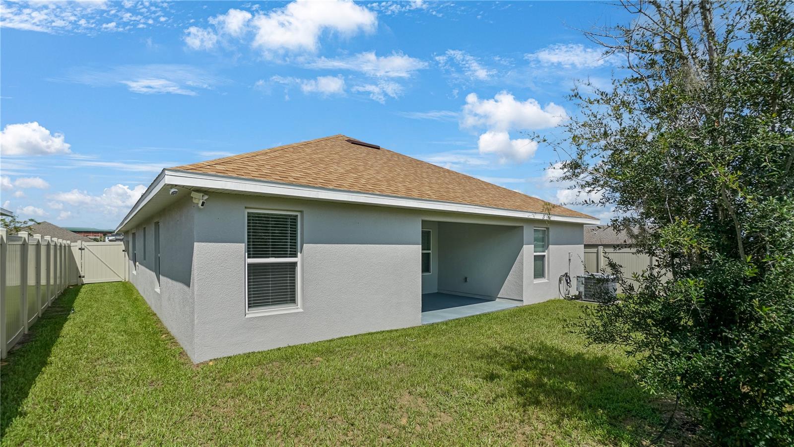 O6439800 Property Photo 33