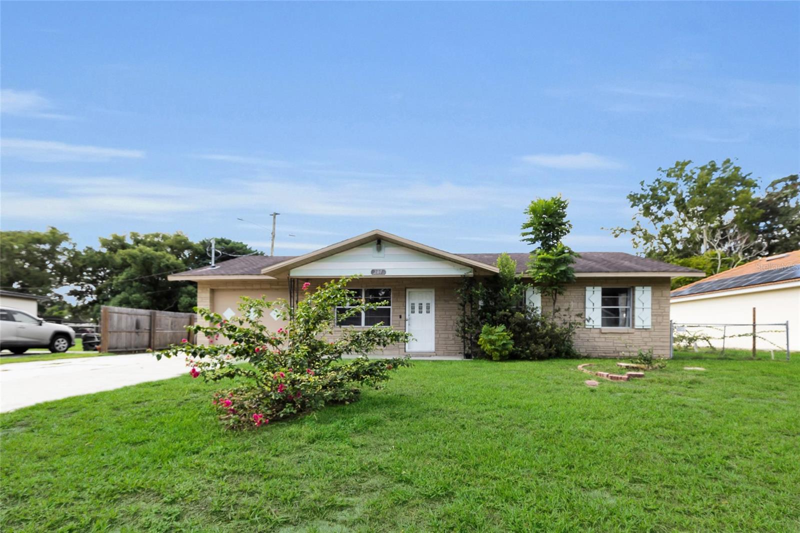 207 Elaine Dr Property Photo 1