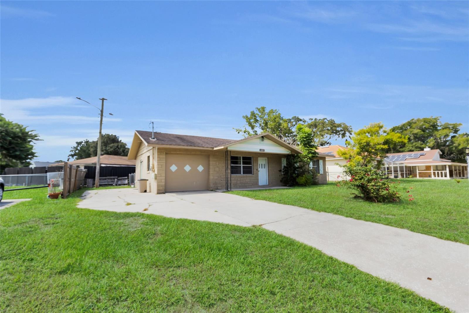 207 Elaine Dr Property Photo 2