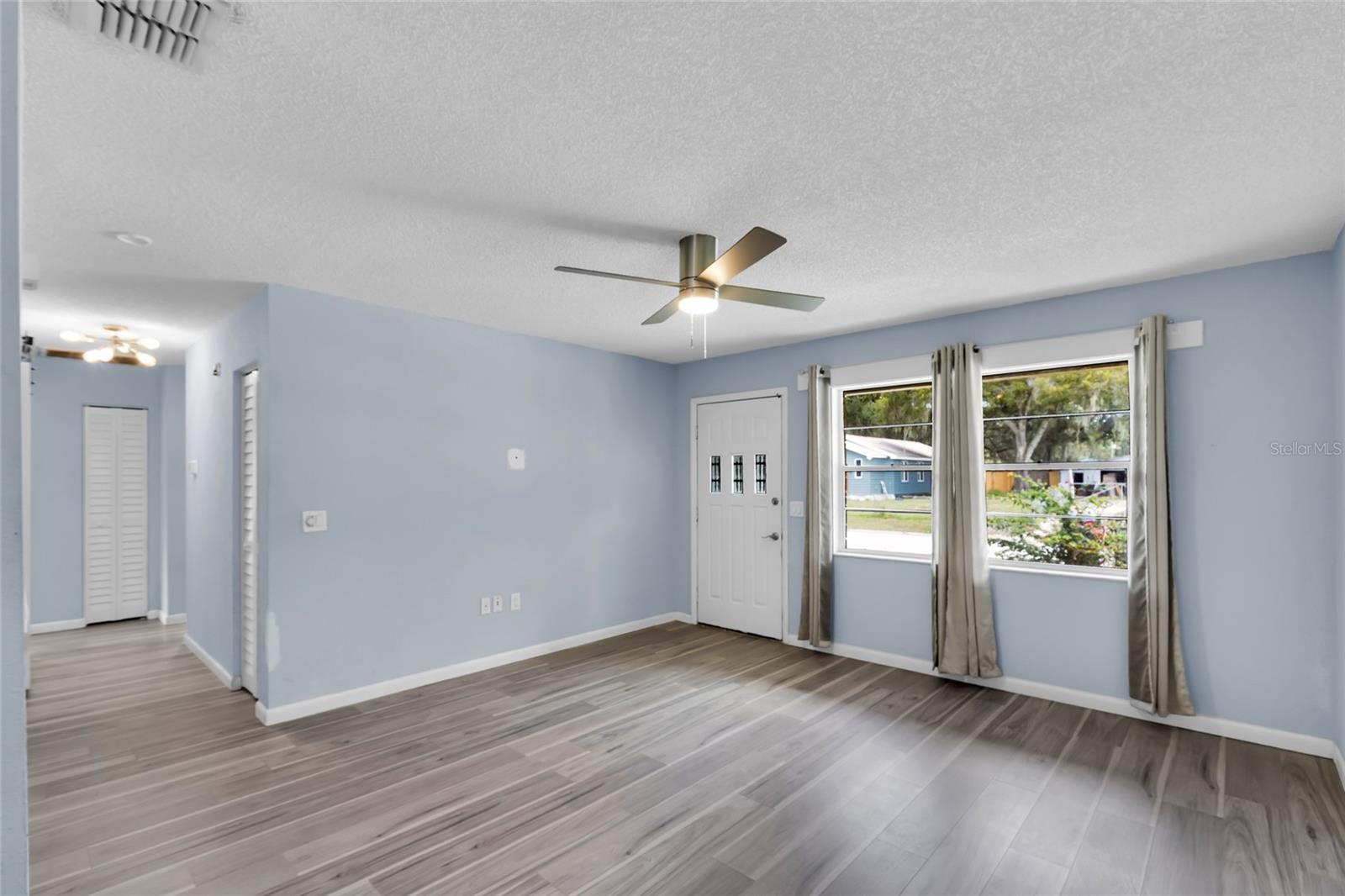 207 Elaine Dr Property Photo 3