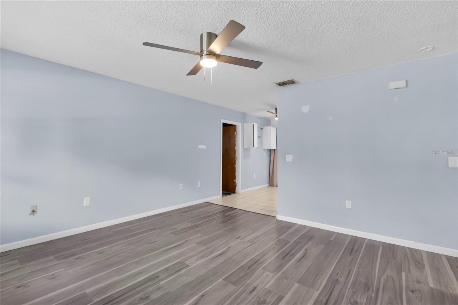 207 Elaine Dr Property Photo 4