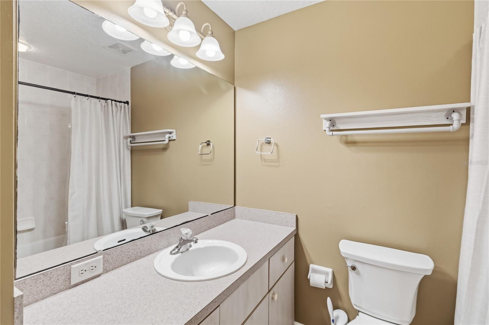 1131 S Pine Ridge Cir ##31 Property Photo 13