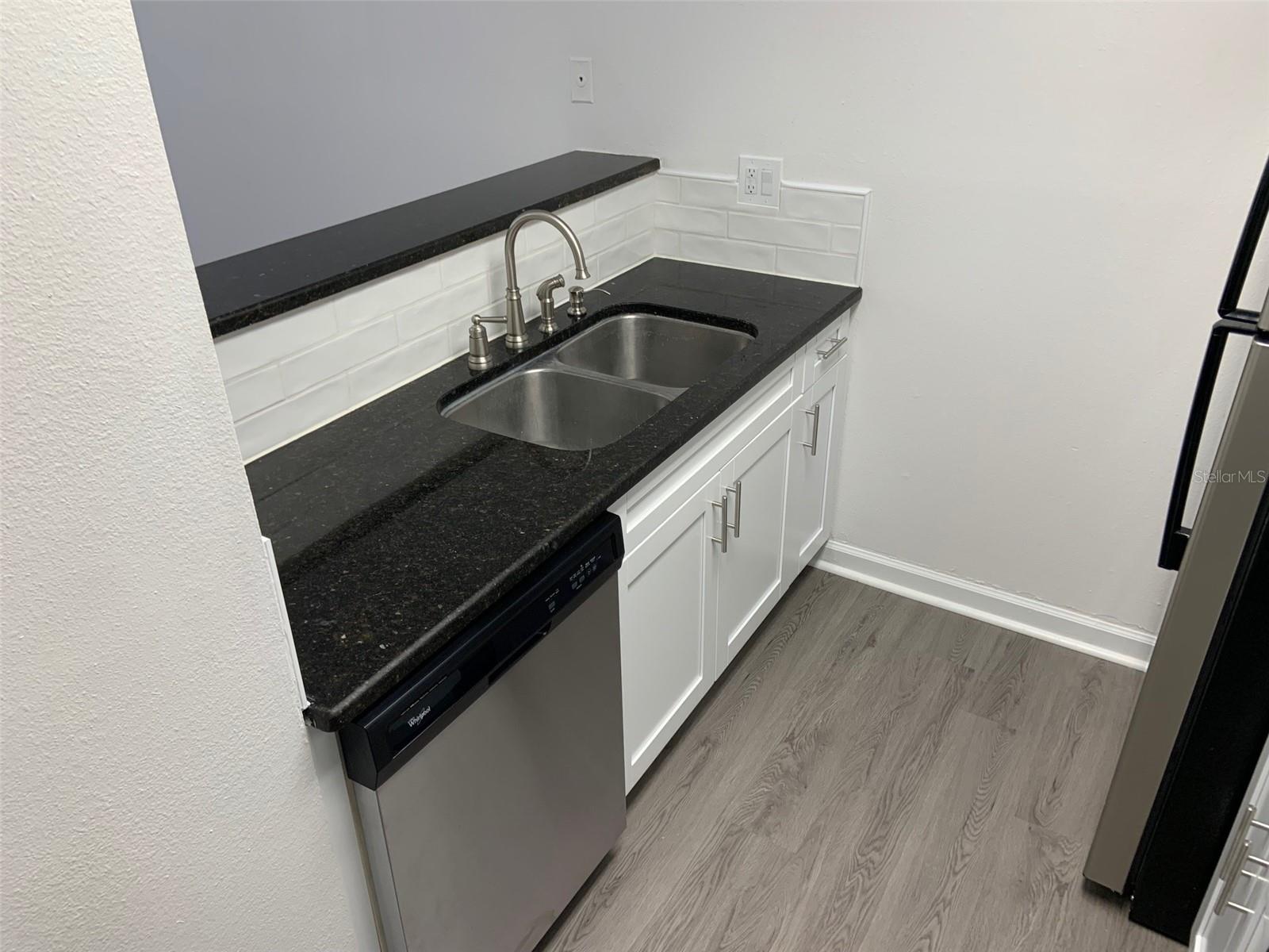 4752 Walden Cir #715 Property Photo 6